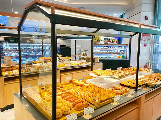 bánh ngon tại tous les jours hoàng đạo thúy