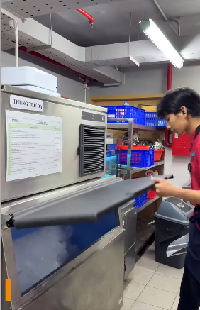 lắp đặt máy làm đá hoshizaki tại nhà hàng Homido Quận 1