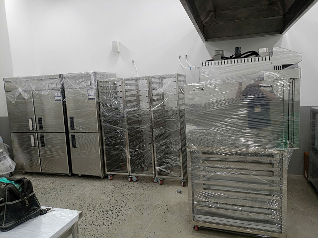 IQL lắp đặt tủ đông, tủ lạnh, thiết bị inox cho siêu thị go!