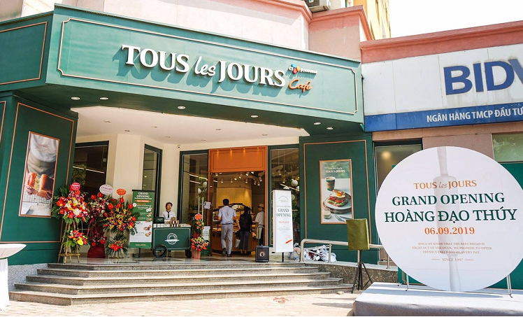 Khai trương tous les jours Hoàng Đạo Thúy