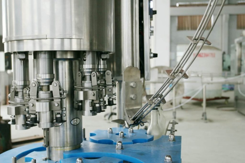 bộ phận đóng nắp dây chuyền chiết rót bia