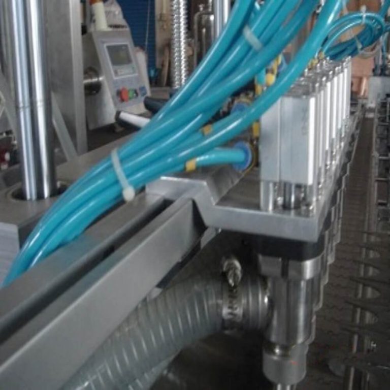 đóng nắp cho máy chiết rót dầu flow meter