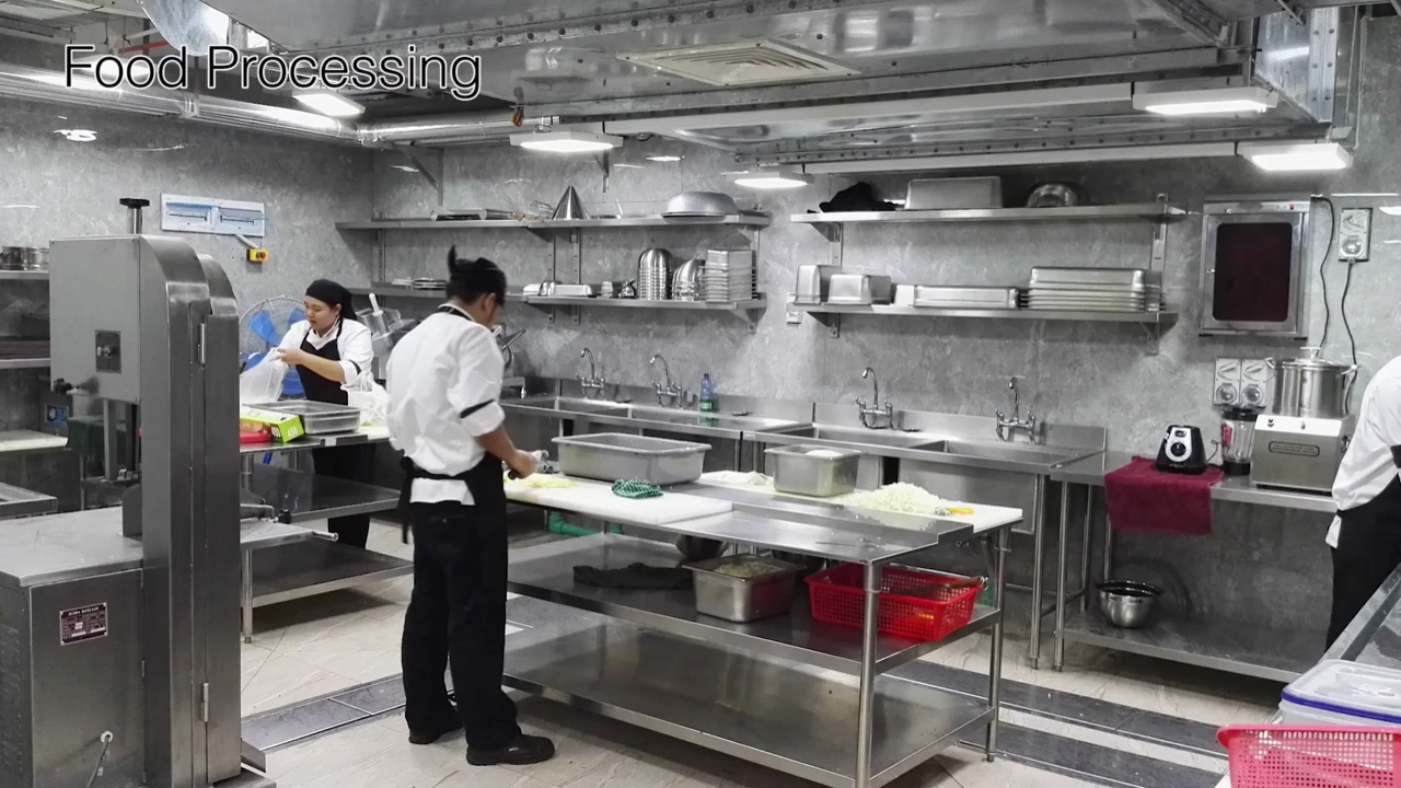 khu chuẩn bị nguyên liệu bếp ăn bệnh viện