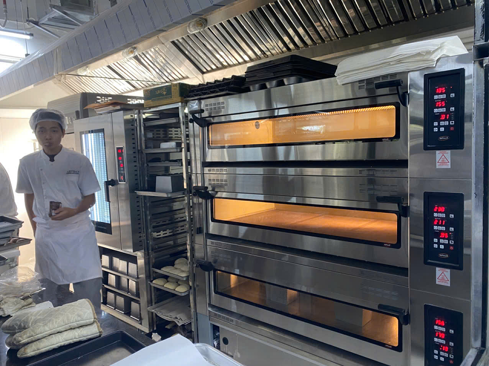 Thiết bị làm bánh cao cấp Softmill Hàn Quốc tại bếp bánh Artisan Bakery